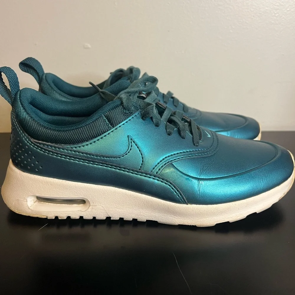 Nike “Max Thea”